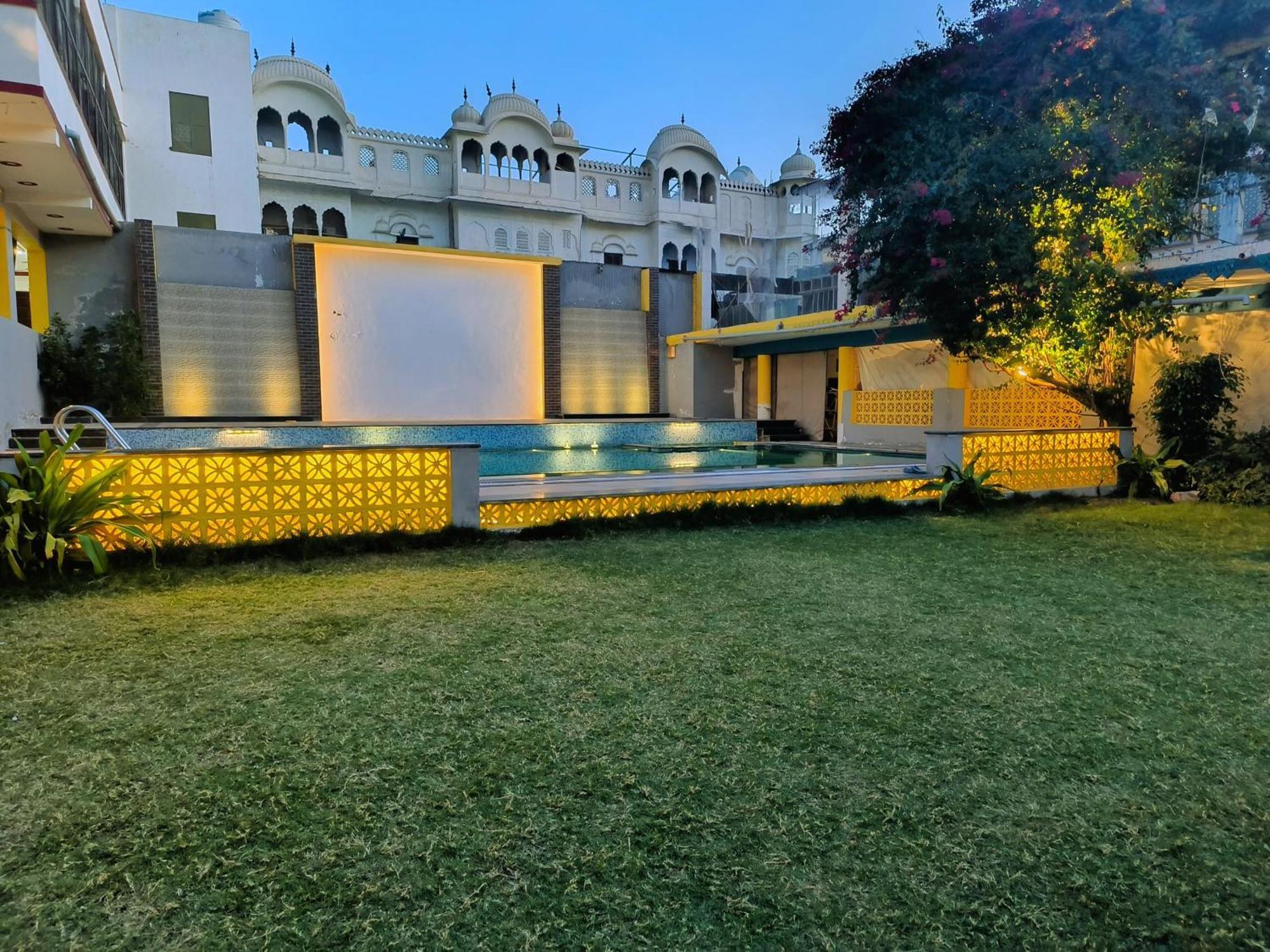 Elephant Pushkar Bagian luar foto